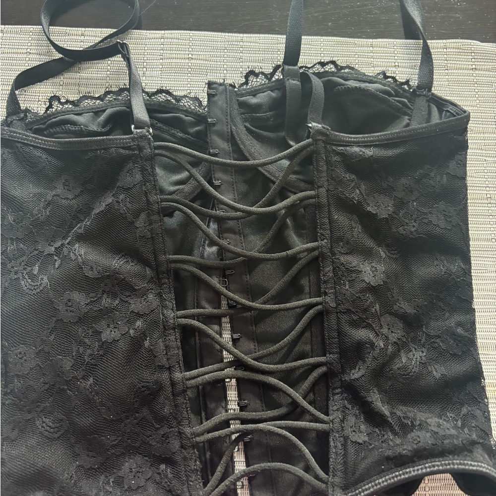 Black corset with adjustable straps size small brand SHEIN - Picture 7 of 8